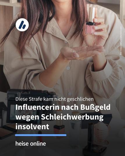 Das Bild zeigt eine Frau vor einer Kamera, die Beautyprodukte vor sich stehen hat. Im Bild steht: "Influencerin nach Bußgeld wegen Schleichwerbung insolvent"